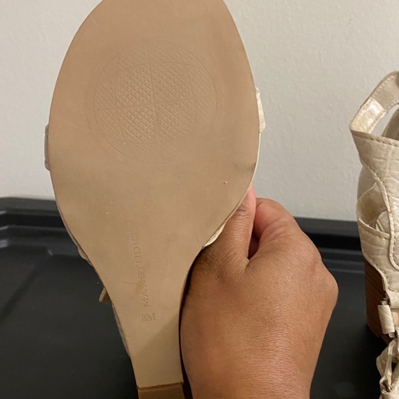 Max Studio strappy wedge sandals - Picture 5 of 5
